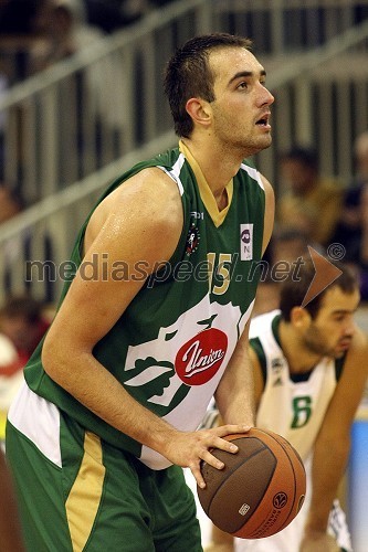 Mirza Begić, Union Olimpija (center)