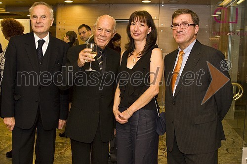 Kristijan Ukmar, ravnatelj SNG Ljubljana z ženo Branko Strmole Ukmar, Hans van Manen, nizozemski koreograf in John Groffen, nizozemski veleposlanik v Sloveniji