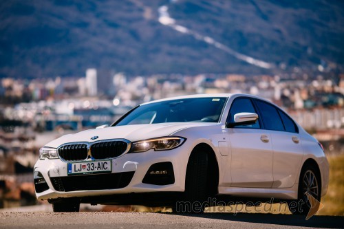 BMW 330e