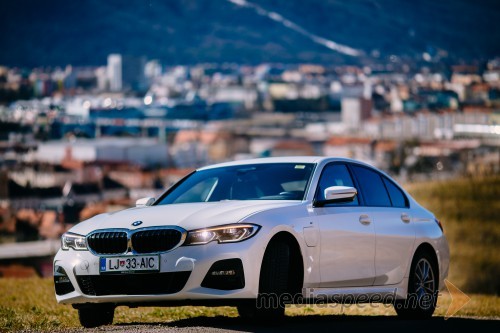 BMW 330e