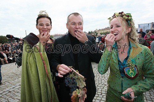 Svetlana Širec, Vinska kraljica Slovenije 2008, Franc Kangler, mariborski župan in Majda Dreisiebner, mariborska vinska kraljica