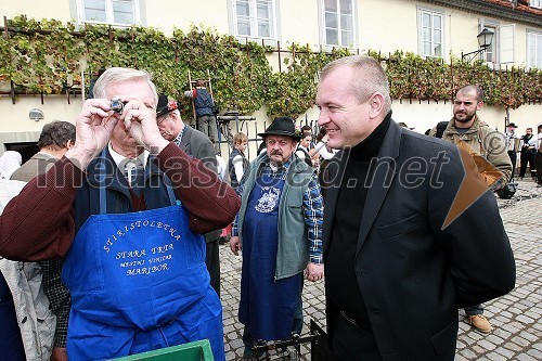 Mag. Tone Zafošnik, mestni viničar in Franc Kangler, mariborski župan