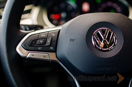 VW Passat Variant Elegance