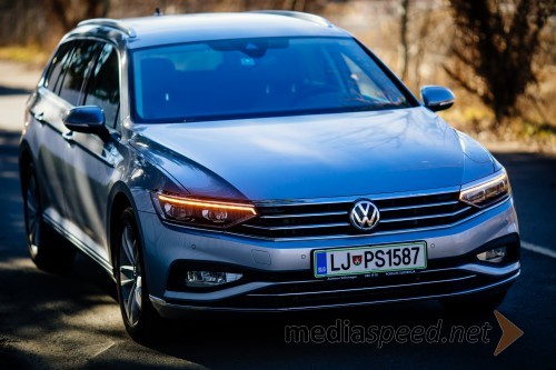 VW Passat Variant Elegance