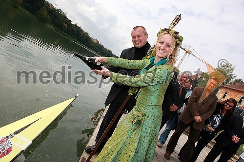 Majda Dreisiebner, nekdanja mariborska vinska kraljica in Franc Kangler, mariborski župan