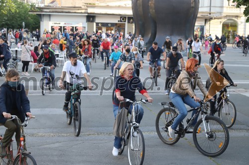 Protivladni protest na kolesih v Mariboru