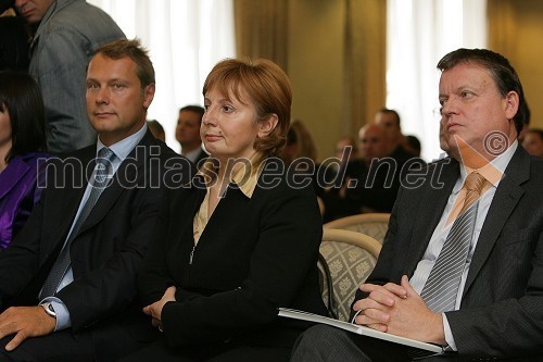 Dr. Andrej Vizjak, direktor A.T. Kearney, Tatjana Fink, glavna direktorica podjetja Trimo d.d. in Boško Šrot, direktor Pivovarne Laško