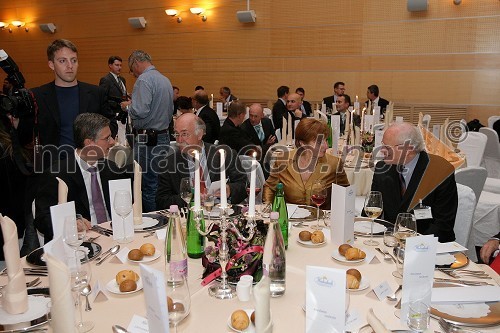 Franjo Bobinac, predsednik uprave Gorenje d.d. in predsednik Združenja Manager, Grant Kirkpatrick, OECD, Tatjana Fink, glavna direktorica podjetja Trimo d.d. in Simon Webley, IBE