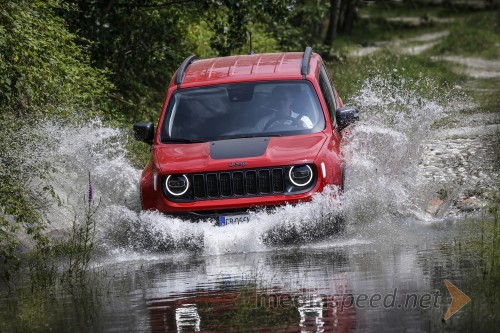 Priključna hibrida Jeep Renegade 4xe in Jeep Compas 4ex