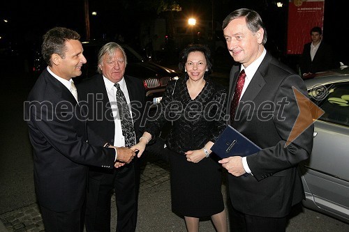 Danilo Rošker, direktor SNG Maribor, Tone Partljič, pisatelj in predsednik Sveta Borštnikovega srečanja, dr. Danilo Türk, predsednik Republike Slovenije in soproga Barbara Miklič Türk