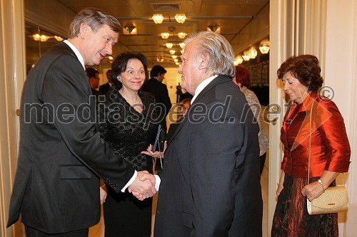 Dr. Danilo Türk, predsednik Republike Slovenije, soproga Barbara Miklič Türk, Tone Partljič, pisatelj ter predsednik Sveta Borštnikovega srečanja in Magdalena Tovornik, svetovalka predsednika Republike Slovenije