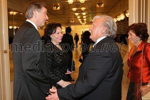 Dr. Danilo Türk, predsednik Republike Slovenije, soproga Barbara Miklič Türk, Tone Partljič, pisatelj ter predsednik Sveta Borštnikovega srečanja in Magdalena Tovornik, svetovalka predsednika Republike Slovenije