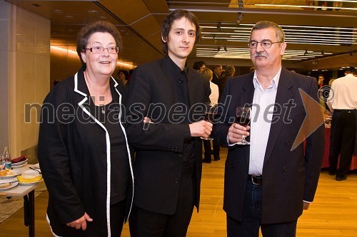 Anže Palka, glasbenik in organizator Flamenco festivala SIFF 08 s staršema