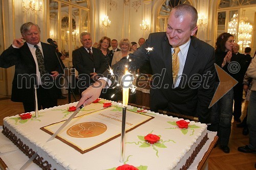 Franc Kangler, župan Maribora ob rezanju torte