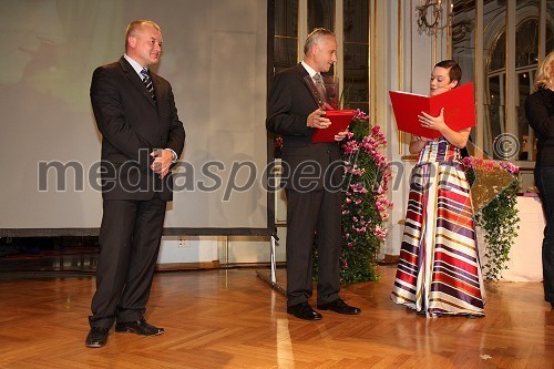 Franc Kangler, župan Maribora, Jože Urbanek - Vrtnarstvo Urbanek, prejemnik mestnega pečata in Simona Kopinšek, novinarka in povezovalka programa