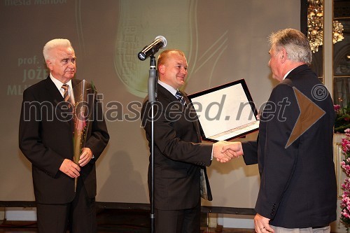 Karl Midlil, mestni svetnik MOM, Franc Kangler, župan Maribora in Jože Mlinarič, akademik in prejemnik priznanja častni občan