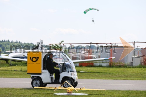 Pošta Slovenije predstavila dron za prenos paketov