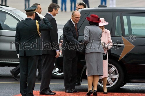 Prihod kraljice Elizabete II. in vojvode Edinburškega na Letališče Jožeta Pučnika