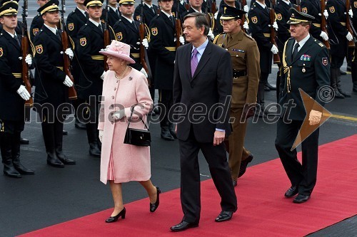Kraljica Elizabeta II. in dr. Danilo Türk, predsednik Republike Slovenije, pregled Častne čete