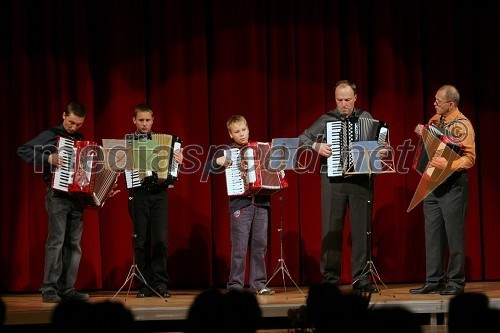 Učenci glasbene šole in harmonikarski orkester, KUD Pošta Maribor