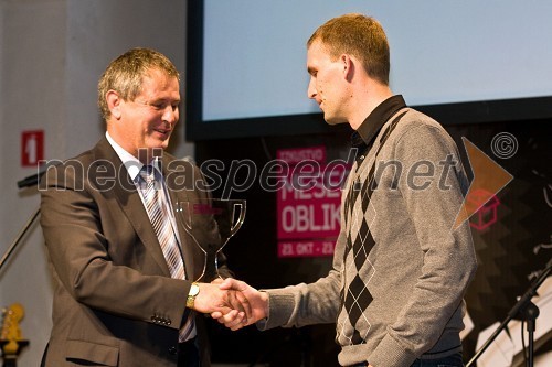 Matjaž Lenassi, predsednik uprave Alpine in Miha Črtalič, dobitnik nagrade Perspektivni 2008