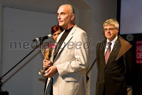 Ivo Boscarol, direktor in lastnik podjetja Pipistrel, dobitnik nagrade Zgodba o uspehu 2008, za njim Samo Hribar Milič, generalni direktor Gospodarske zbornice Slovenije (GZS)