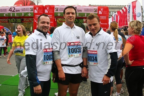 Aljaž Farasin, Metod Žunec in Matjaž Robavs, člani skupine Eroika v cilju 10,5 km teka