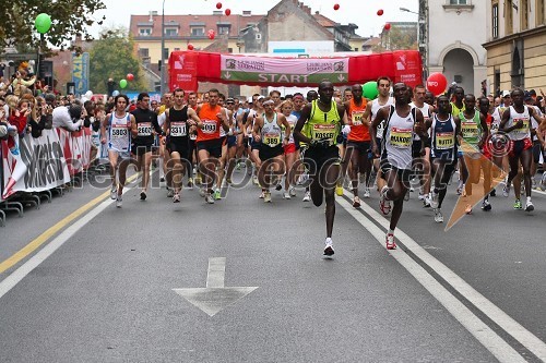 Start maratona in polmaratona (teka na 21 km)