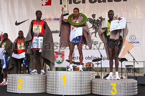 Ibrahim Limo (Kenija), drugouvrščeni na Ljubljanskem maratonu, Amare Mulu (Etiopija), zmagovalec in Peter Kwalia (Kenija), tretjeuvrščeni