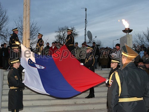 Dvig slovenske zastave