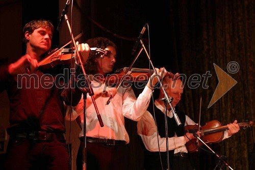 Samo Budna, violinist prve zasedbe Marko Bande, Miha Kavaš, član Marko Bande in Tomaž Rauch, muzikolog