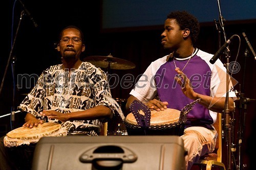 Glasbeni nastop društva Afriški center