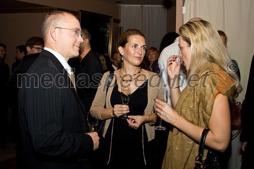 Tadej Sax, vodja programa BMW pri Avto Malgaj s soprogo Matejo in Nina Ivanič, igralka in Femme Fatale 2007