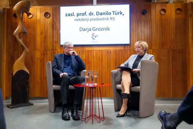 Iskrivo v živo: gost v skednju Škrabčeve domačije zasl. prof. dr. Danilo Türk