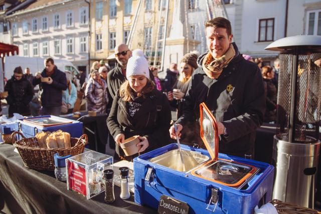 Dobrodelno kuhanje in bazar v Kranju