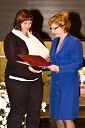 Suzana Vaupotič, prejemnica nagrade Dobrotnica leta 2008 in Matjeta Cotman, ministrica za delo, družino in socialne zadeve
