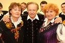 Avsenikov tercet, pevci - Joži Kališnik, Alfi Nipič in Jožica Svete
	
	