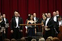 Alberto Feria, bass, Raquel Lojendio, sopran, Alberto Roque Santana, dirigent in Komorno simfonični orkester iz Madžarske