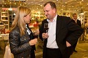 Mojca Briščik, vodja blagovnice Maxi in Jože Koželj, direktor podjetja Koželj - hiša dobrih vin, uvoznika vina Beaujolais nouveau