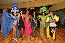 Bahia Dance Group, Daša Podržaj, Miss Hawaiian Tropic 2009 (2. iz leve) in Sara Frančeškin, Miss Hit 2008 (4. iz leve)