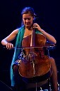April Guthrie, violončelo