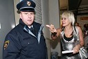Policist in Karmen Auer, žena Stojana Auerja