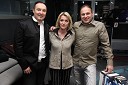 Frenk Nova, pevec, Branka Breznik, producentka RTS, in Boštjan Konečnik, harmonikar