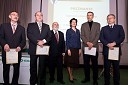 Prof. dr. Marjan Pajntar, dr. med. in prim. asist. Gordana Kalan Živčec, dr. med., predsednica Zdravniške zbornice Slovenije z dobitniki priznanj na področju torakalne kirurgije