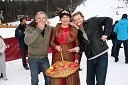 Goran Leban, tekmovalec v resničnostnem šovu Kmetija, Mojca Roj, kraljica jabolk in Aleksander Bakharev-Rus, tekmovalec v resničnostnem šovu Kmetija
 
