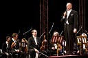 Originalni dunajski orkester opernega bala in dirigent Uwe Theimer