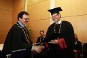 Dr. Radovan Hojs, redni profesor (priznanje je prevzel v imenu Dušice Pahor, dobitnice Bronastega znaka UM za leto 2008) in prof. dr. Ivan Rozman, rektor Univerze v Mariboru