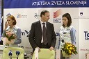 Sonja Roman, atletinja in dobitnica bronaste medalje v teku na 1500m na EP v Torinu, Boris Mikuž, direktor Atletske zveze Slovenije, in Marija Šestak, atletinja in dobitnica srebrne medalje v troskoku na EP v Torinu