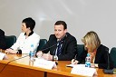 Marta Kos Marko, predstavnica komunikatorjev,  Bojan Šrot, župan občine Celje in predsednik SLS, ter Edita Kuhelj Krajnovič, moderatorka okrogle mize