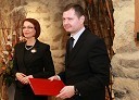 Mirjana Koren, direktorica Pokrajinskega muzeja Maribor, in mag. Igor Marinič, namestnik direktorja Pošte Slovenije